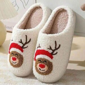 NWOT Reindeer Fuzzy Slippers